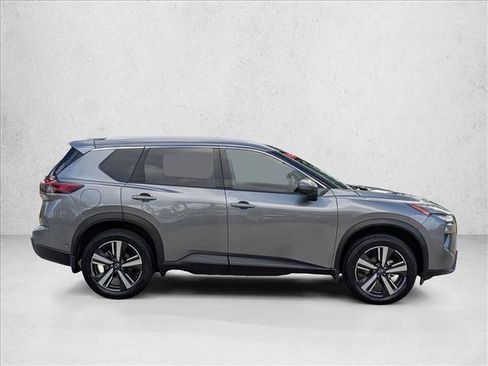 Certified 2025 Nissan Rogue SL w/ SL Premium Package FWD image 4