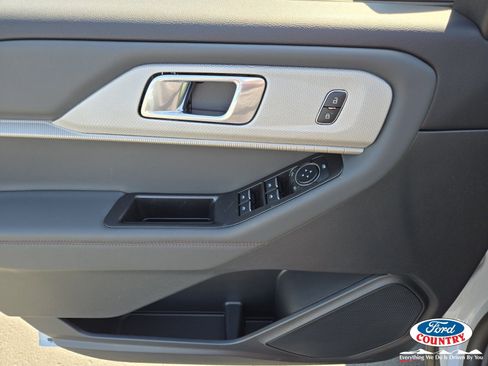 New 2026 Ford Explorer Active w/ Active Comfort Package image 9