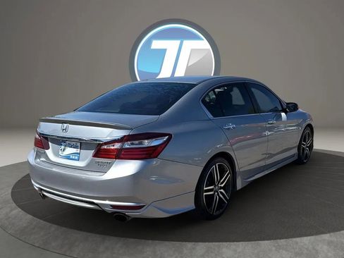 Used 2017 Honda Accord Sport image 8