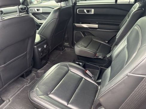 Used 2021 Ford Explorer XLT w/ Equipment Group 202A AWD/4WD image 11