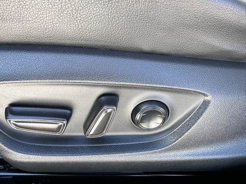 Used 2018 Toyota Camry SE image 11