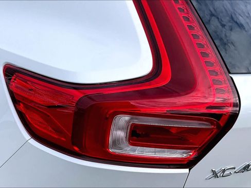 Used 2023 Volvo XC40 B5 Plus w/ Climate Package image 27