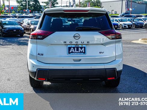 Used 2024 Nissan Rogue SV FWD image 11