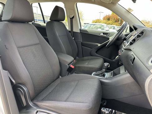 Used 2015 Volkswagen Tiguan S image 10