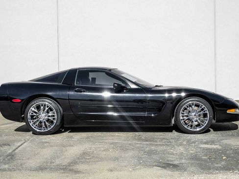 Used 2004 Chevrolet Corvette Coupe w/ Roof Package image 7