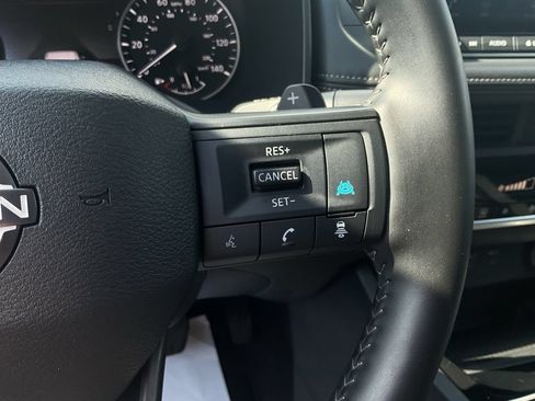 Used 2025 Nissan Rogue SV FWD image 34