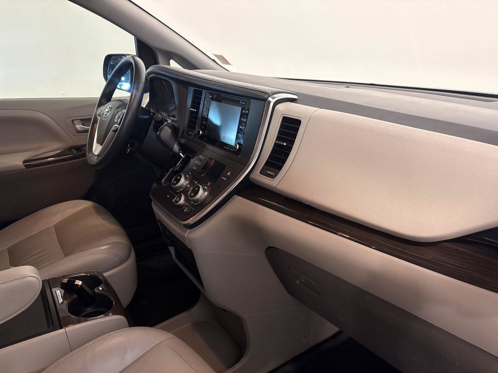 Used 2018 Toyota Sienna XLE Premium w/ Carpet Mat Package AWD/4WD image 51