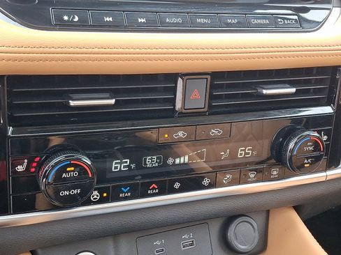 Used 2022 Nissan Rogue Platinum w/ Head-Up Display Package image 17