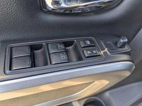 Used 2017 Nissan Titan SV image 30