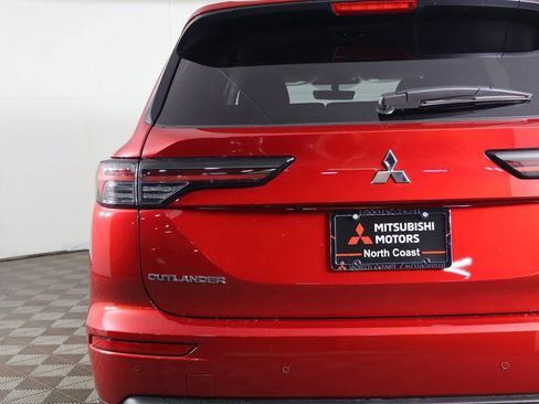 New 2026 Mitsubishi Outlander ES image 13