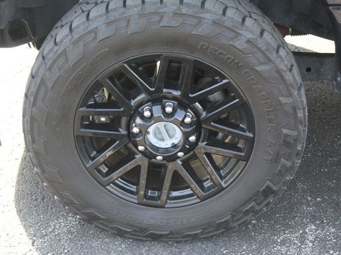 Used 2021 Ford F250 Lariat image 2