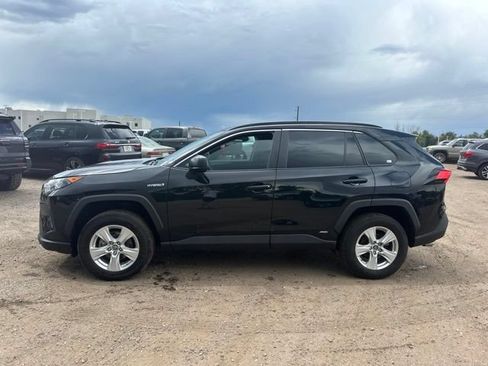 Used 2020 Toyota RAV4 LE AWD/4WD image 2