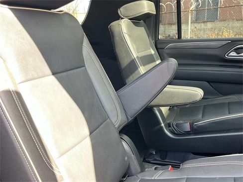Used 2023 GMC Yukon XL SLT image 25