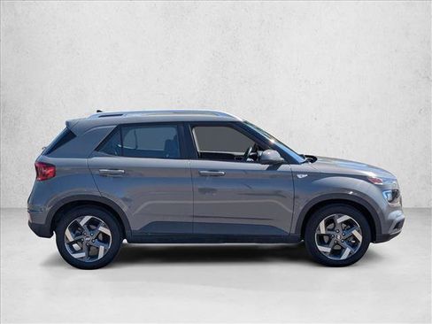 Used 2021 Hyundai Venue SEL w/ Cargo Package FWD image 4