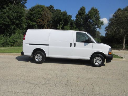Used 2021 Chevrolet Express 2500 w/ Driver Convenience Package RWD image 5