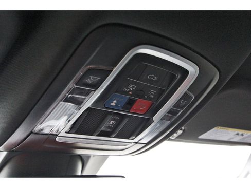 Used 2024 RAM 1500 Laramie AWD/4WD image 22