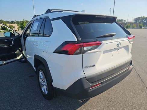 Used 2021 Toyota RAV4 XLE w/ Convenience Package FWD image 34