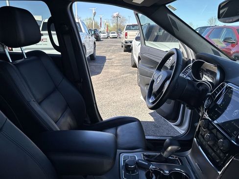 Used 2022 Jeep Grand Cherokee Limited image 13