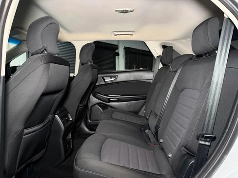Used 2018 Ford Edge SE FWD image 18
