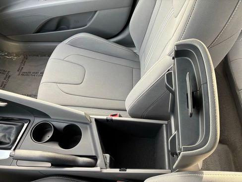 Used 2023 Hyundai Elantra SEL image 32