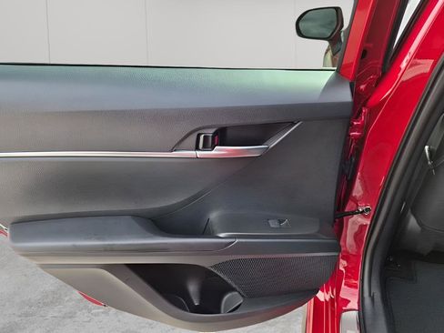 Used 2024 Toyota Camry SE image 17