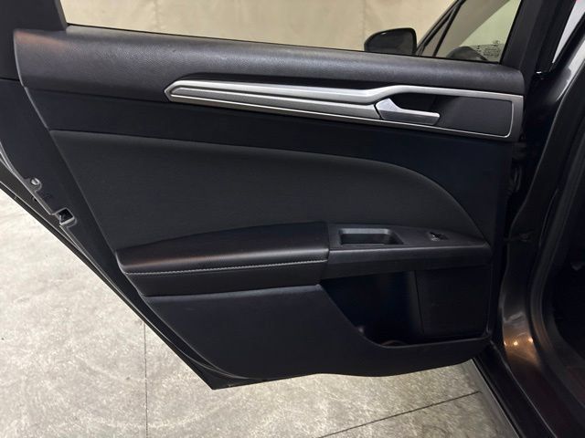 Used 2019 Ford Fusion SE FWD image 21