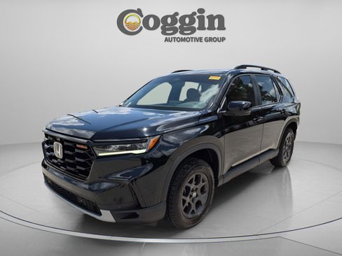 Certified 2025 Honda Pilot TrailSport image 1