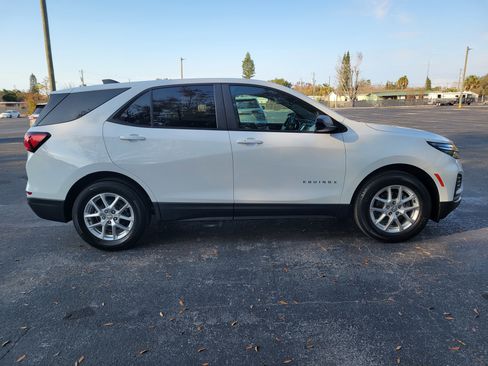 Certified 2024 Chevrolet Equinox LS w/ LS Convenience Package image 4