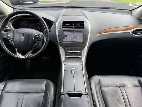 Used 2013 Lincoln MKZ FWD image 3