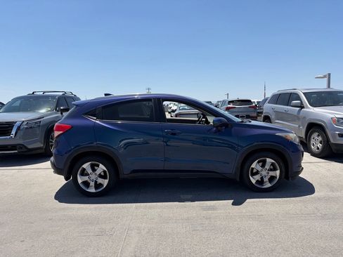 Used 2017 Honda HR-V EX-L image 2