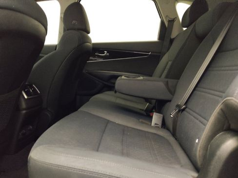 Used 2020 Kia Sorento AWD V6 image 18
