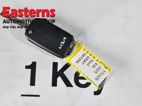 Used 2025 Kia Soul LX w/ LX Technology Package FWD image 25