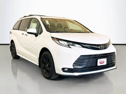 New 2026 Toyota Sienna XLE Woodland Edition AWD/4WD image 3