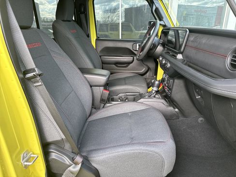 Used 2024 Jeep Wrangler Unlimited Rubicon w/ Technology Group image 2