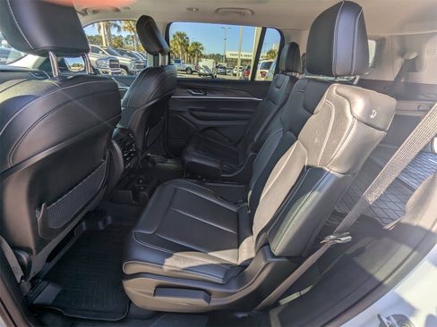 Used 2023 Jeep Grand Cherokee L Limited w/ Black Appearance Package image 14