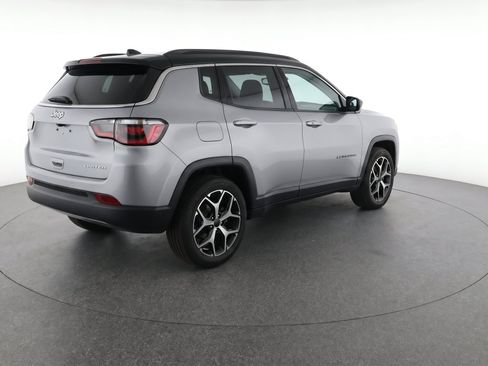 Used 2025 Jeep Compass Limited AWD/4WD image 9