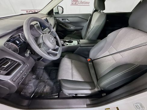 Certified 2024 Nissan Rogue SV image 24