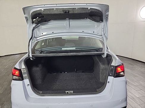 Used 2024 Nissan Versa SR image 9