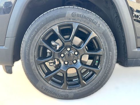 Used 2022 Jeep Compass Altitude w/ Sun and Sound Group image 12