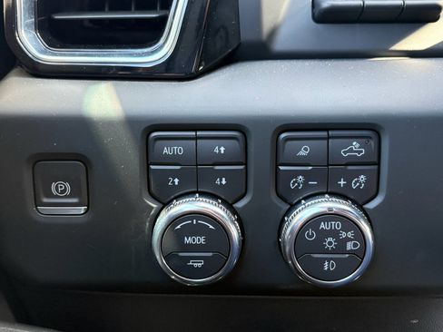 Used 2023 GMC Sierra 1500 Denali w/ Technology Package AWD/4WD image 18