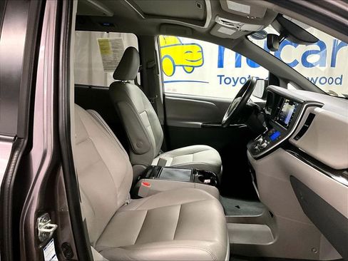 Certified 2020 Toyota Sienna XLE Premium AWD/4WD image 11