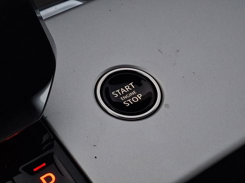 New 2025 Land Rover Range Rover SE image 18