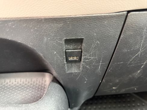 Used 2021 Toyota Corolla LE FWD image 29