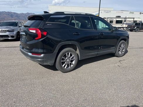 Used 2024 GMC Terrain SLT image 3
