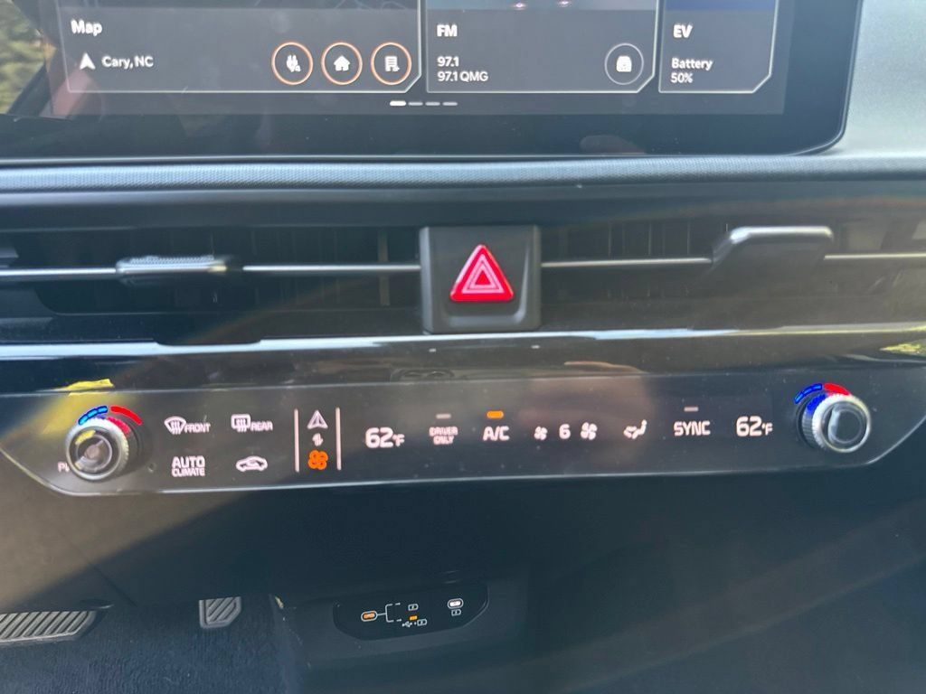 Used 2025 Kia EV6 Light w/ Light LR Technology Package AWD/4WD image 17
