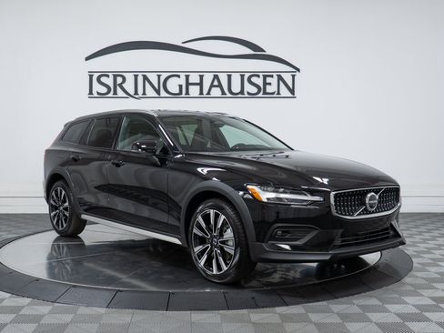 New 2026 Volvo V60 B5 Cross Country Ultra w/ Climate Package AWD/4WD image 3