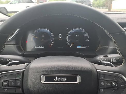 Certified 2023 Jeep Grand Cherokee L Limited AWD/4WD image 16