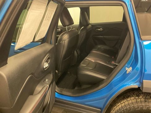 Used 2019 Jeep Cherokee Trailhawk w/ Cold Weather Group AWD/4WD image 25