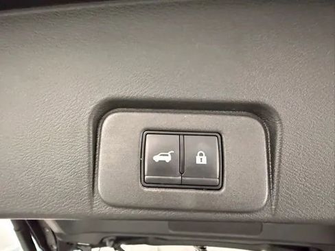 Used 2023 Nissan Rogue SV w/ SV Premium B Package image 9