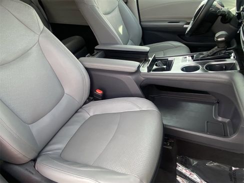 Certified 2024 Toyota Sienna Limited image 13